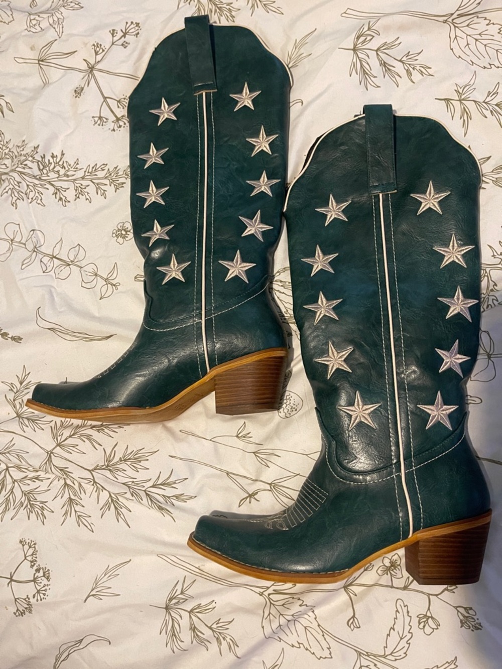 Star-Embellished Lace-Up Western Boots